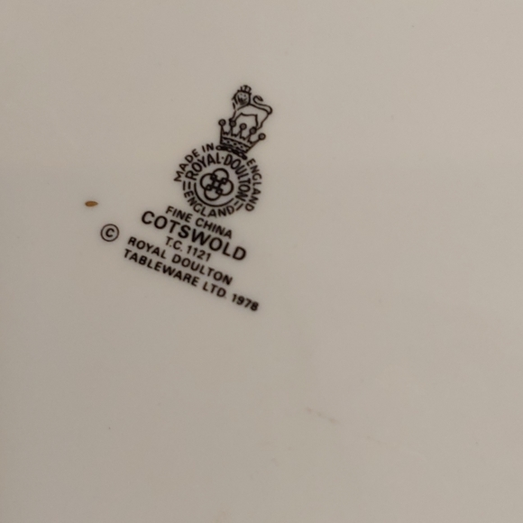 ROYAL DOULTON COTSWOLD VINTAGE  4 PIECES ROYALTY DINNERWARE - Picture 6 of 6